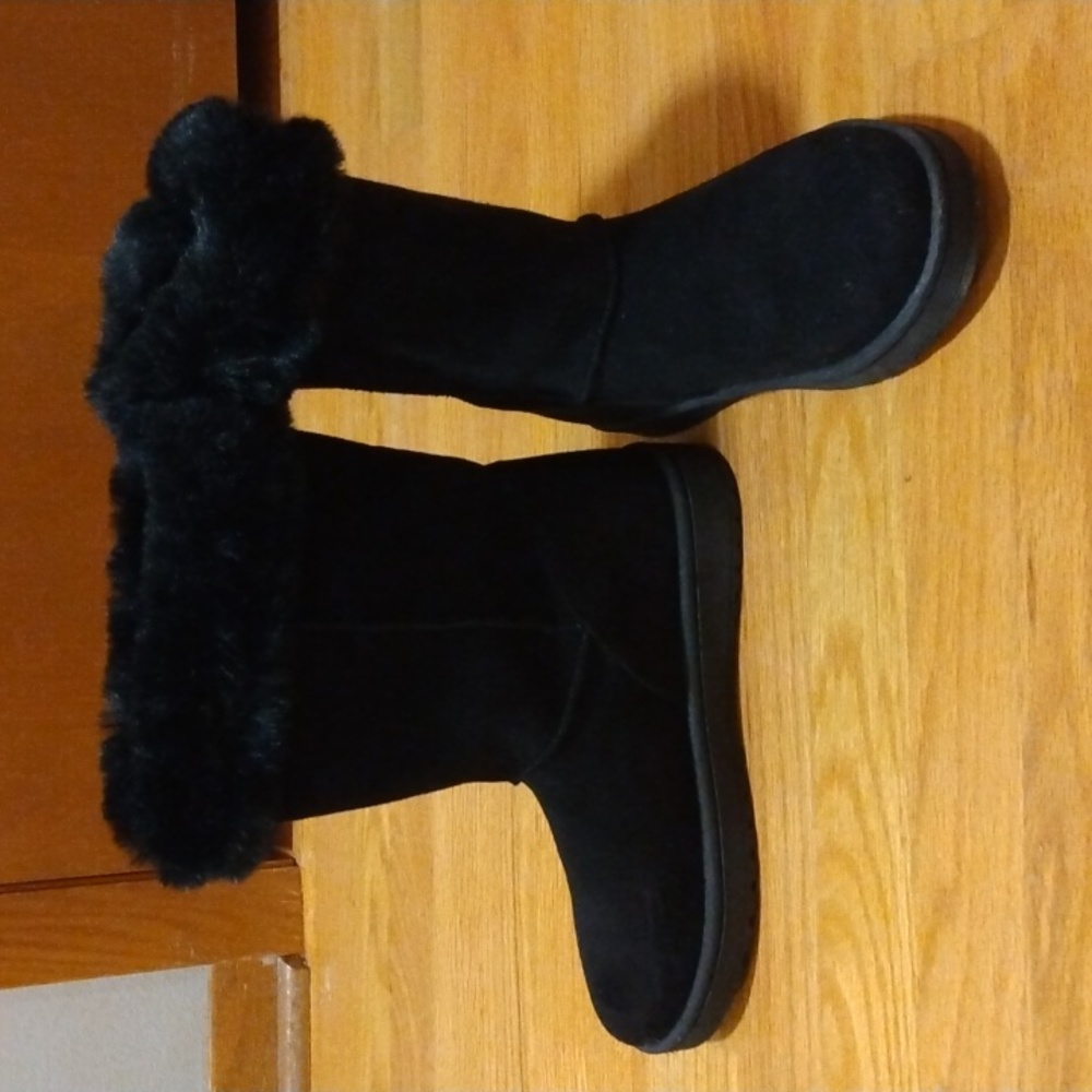 Boots - Picture 2 of 4